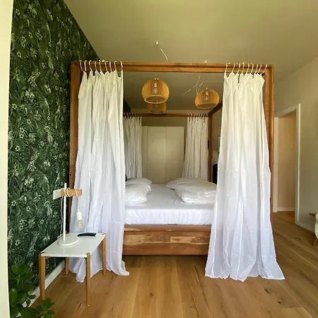 Himmelbett-studio über Düsseldorf, Neu *