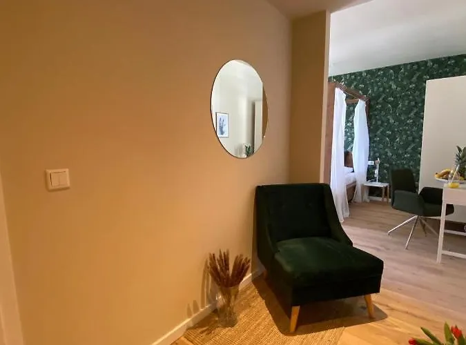 Apartamento Himmelbett-studio über Düsseldorf, Neu Düsseldorf