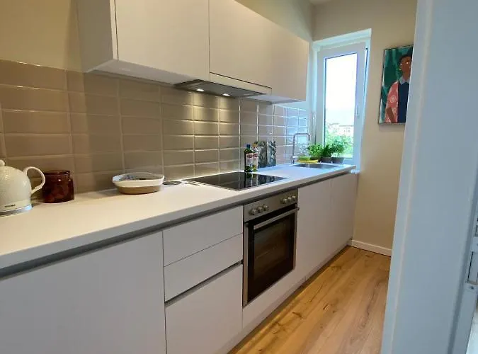 Himmelbett-studio über Düsseldorf, Neu *