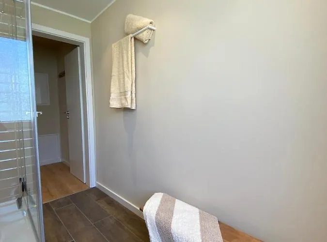 Himmelbett-studio über Düsseldorf, Neu *