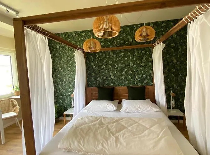 Himmelbett-studio über Düsseldorf, Neu *