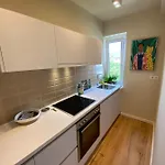 Himmelbett-studio Ueber Duesseldorf, Neu Apartamento *