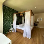 Himmelbett-studio Ueber Duesseldorf, Neu Apartamento