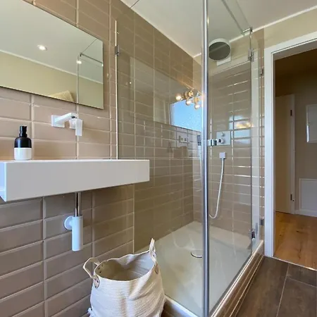 Himmelbett-studio Ueber Duesseldorf, Neu