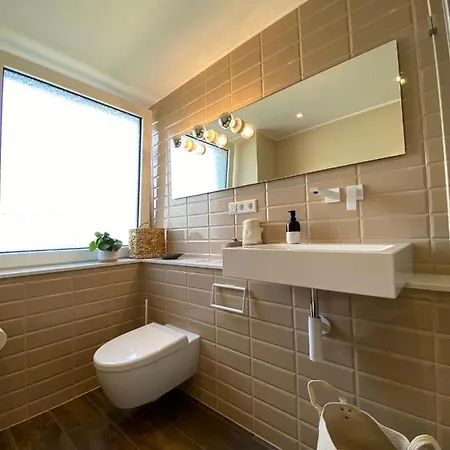 아파트 Himmelbett-studio Ueber Duesseldorf, Neu