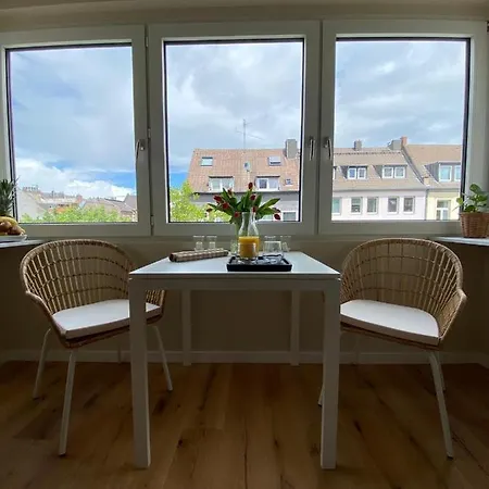 Himmelbett-studio über Düsseldorf, Neu