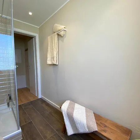 Himmelbett-studio Ueber Duesseldorf, Neu *