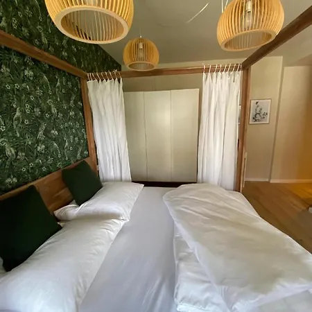 Himmelbett-studio Ueber Duesseldorf, Neu Apartment *