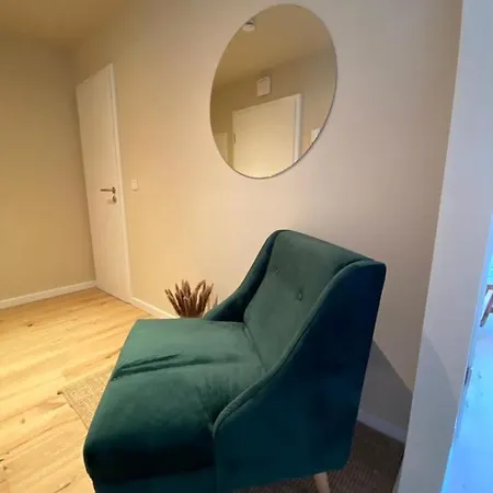 Apartment Himmelbett-studio Ueber Duesseldorf, Neu *