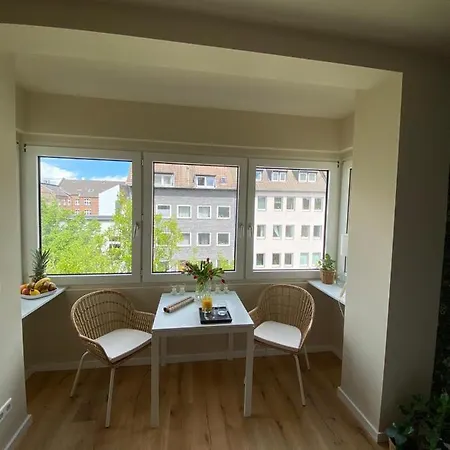 Himmelbett-studio Ueber Duesseldorf, Neu