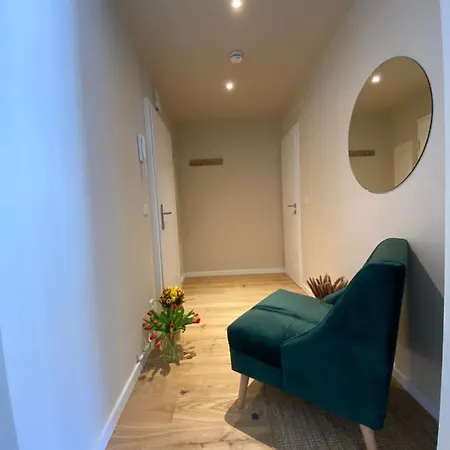 Himmelbett-studio Ueber Duesseldorf, Neu * Dusseldorf