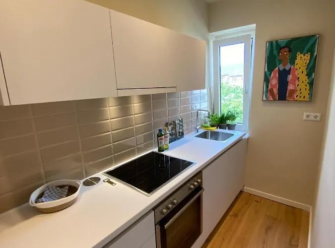 Himmelbett-studio über Düsseldorf, Neu Apartment *