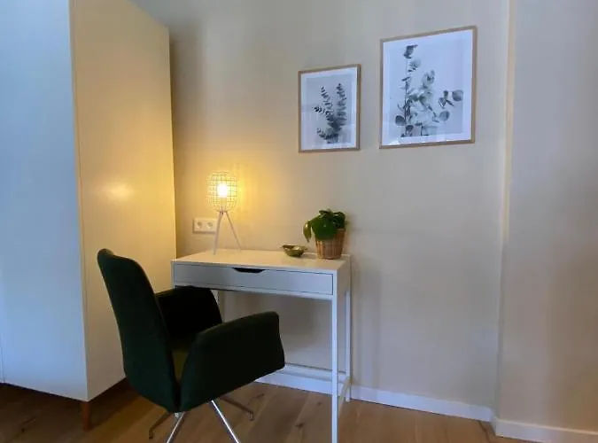 Himmelbett-studio über Düsseldorf, Neu