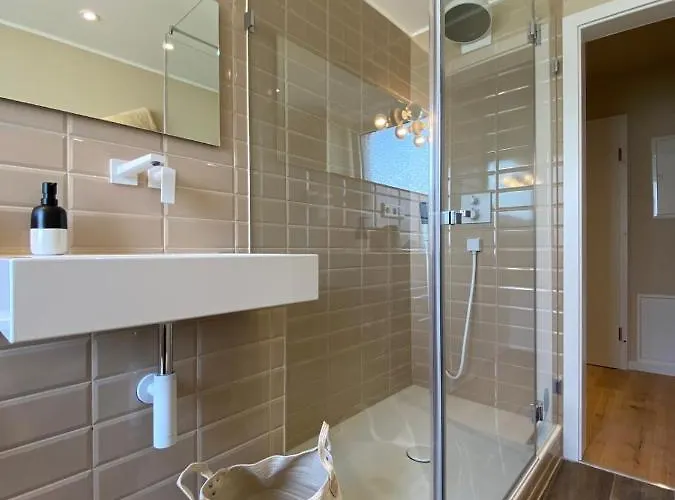 Himmelbett-studio über Düsseldorf, Neu