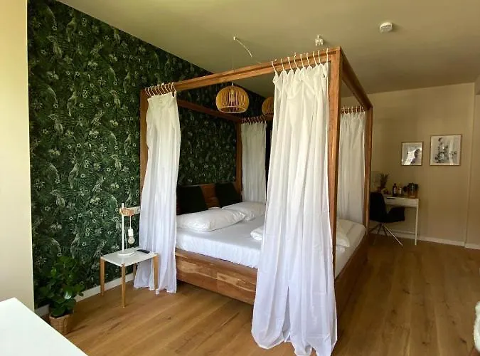 Himmelbett-studio über Düsseldorf, Neu Apartment