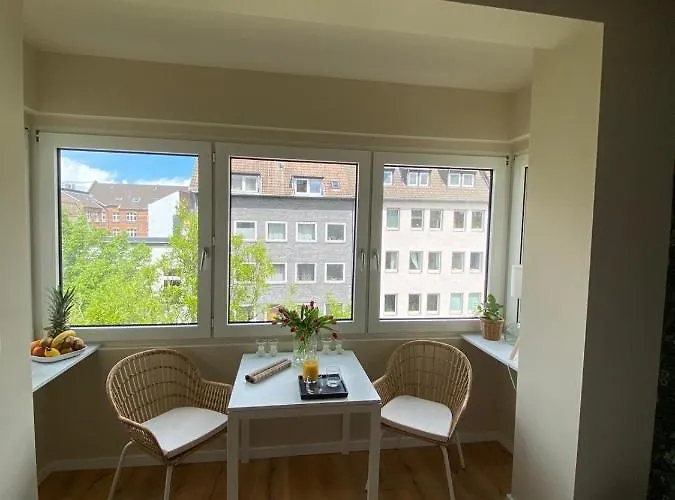 Himmelbett-studio über Düsseldorf, Neu