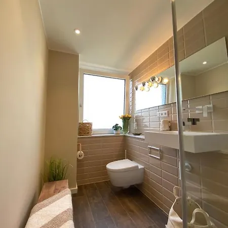 Himmelbett-studio Ueber Duesseldorf, Neu Apartamento *