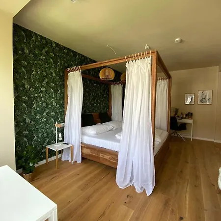 Himmelbett-studio Ueber Duesseldorf, Neu Apartamento