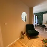 Apartment Himmelbett-studio Ueber Duesseldorf, Neu Dusseldorf