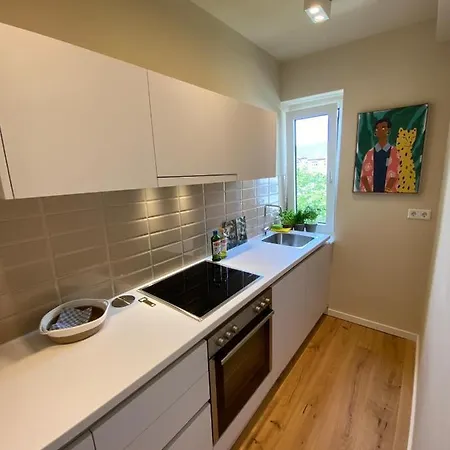 Himmelbett-studio Ueber Duesseldorf, Neu Apartment *