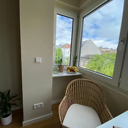 Himmelbett-studio Ueber Duesseldorf, Neu