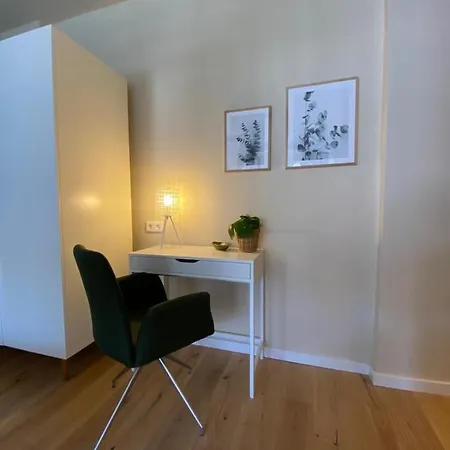 Himmelbett-studio Ueber Duesseldorf, Neu