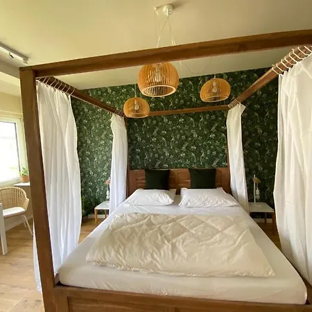 Himmelbett-studio Ueber Duesseldorf, Neu *