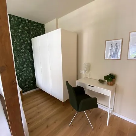 Apartment Himmelbett-studio Ueber Duesseldorf, Neu Dusseldorf